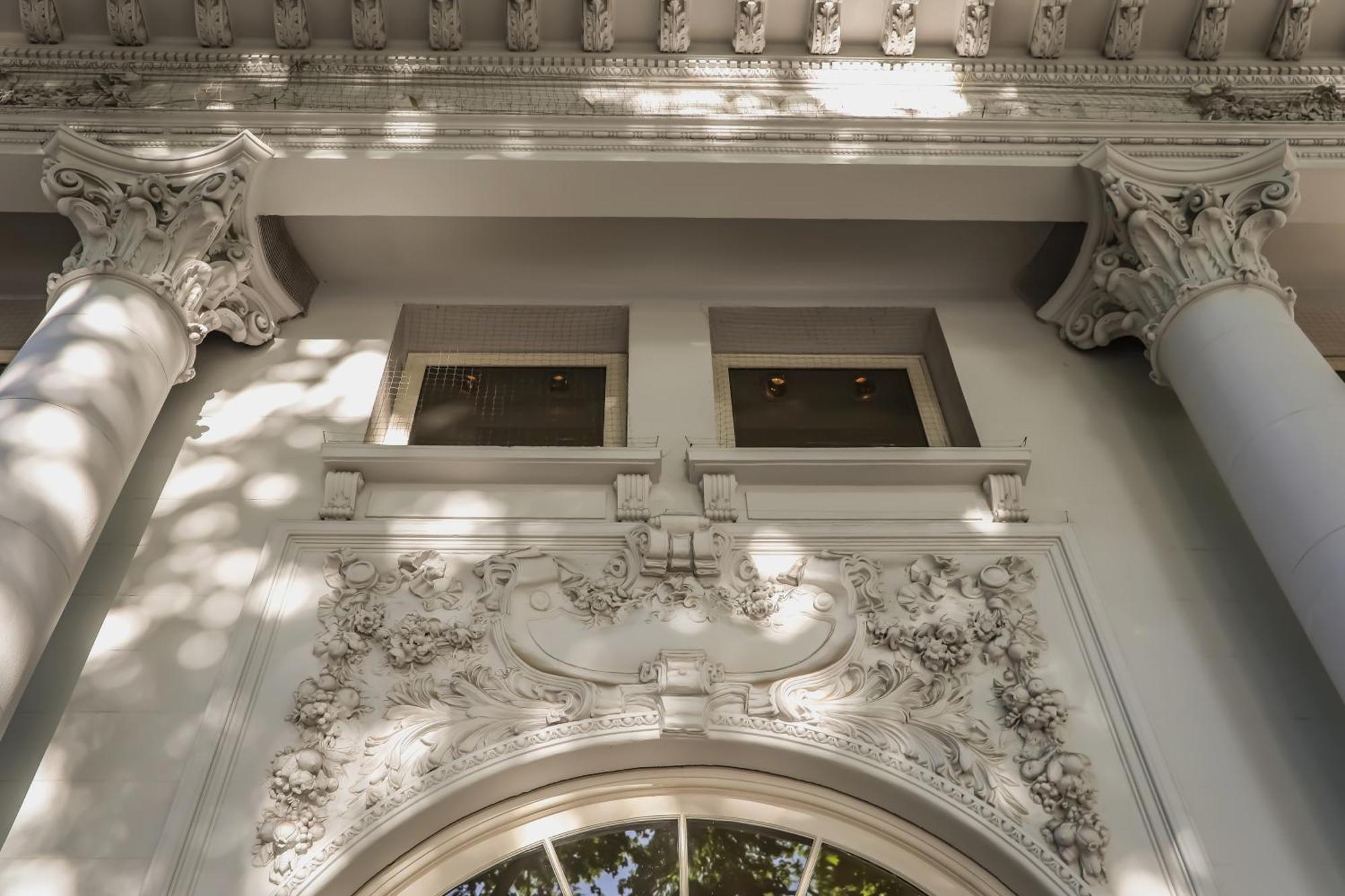 Park Hyatt Mendoza Hotel, Casino & Spa Exterior photo Detail of the facade